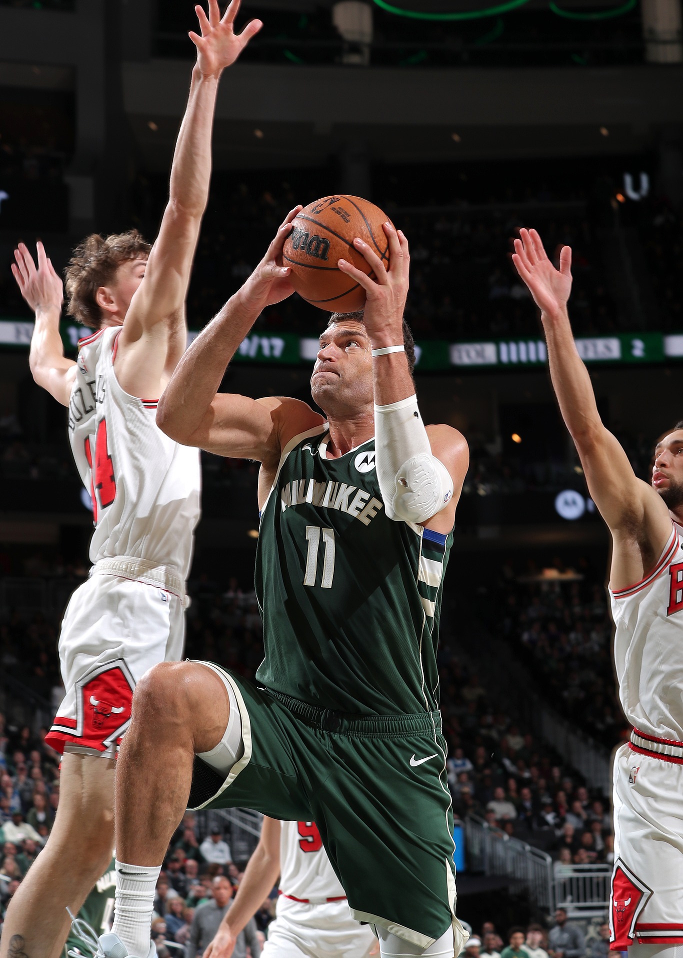 密尔沃基雄鹿发布备战花絮，今晚豪取连胜，NBA常规赛任务艰巨，赛程密集仍需轮换的简单介绍