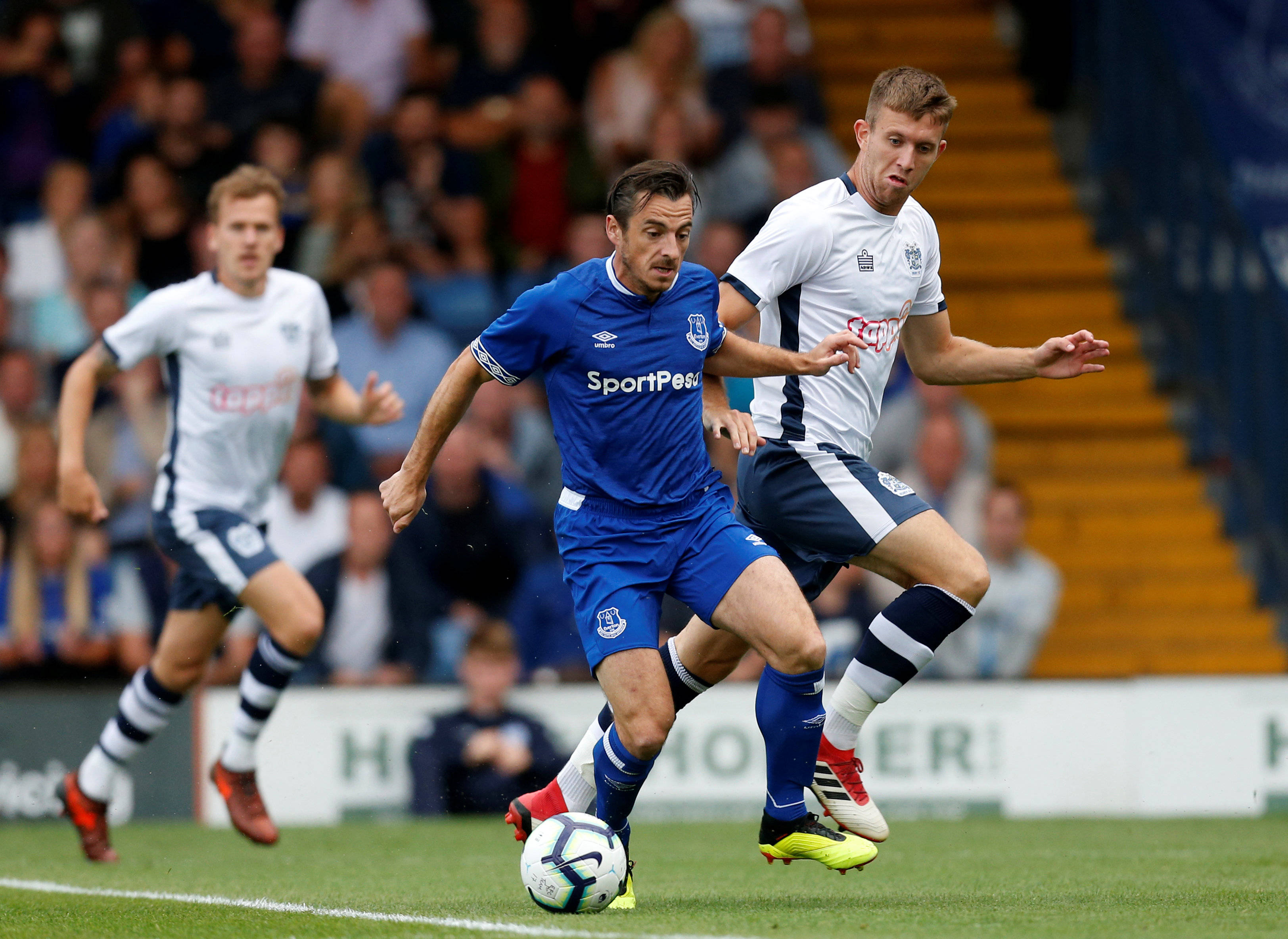 爱游戏AYX官方认证包含转折点拜仁慕尼黑状态回暖，欧篮联窗口期攻防权衡，管理层满意，年轻球员得到机会的词条