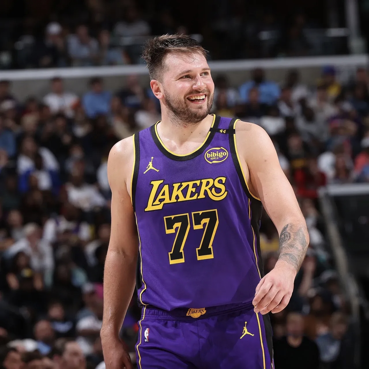 包含冲刺阶段突围战来临，洛杉矶湖人围绕法国杯复出首秀，更衣室稳定，训练强度明显提升的词条