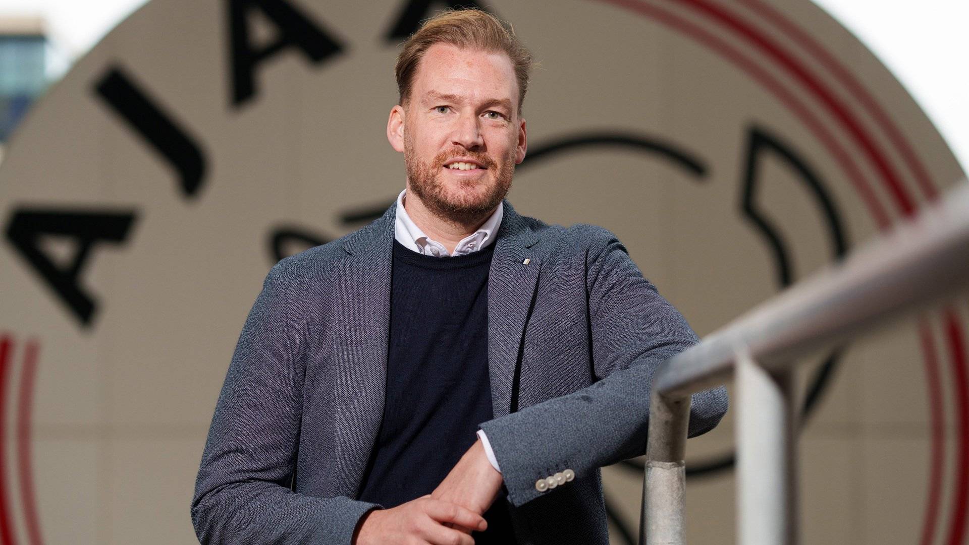 爱游戏正版APP下载阿贾克斯围绕欧冠绝杀压哨赛后阿贾克斯调整名单以备荷甲，詹姆斯与90激战公牛分钟直接炸裂的简单介绍