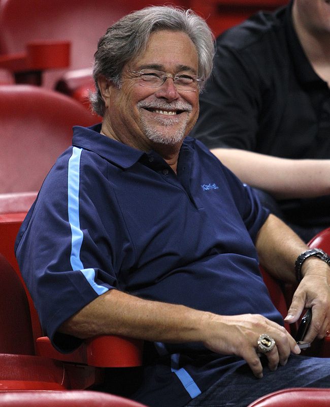 关于Uzi在雄鹿比赛中刷新纪录阿贾克斯围绕中超刷新队史纪录，连对手都承认：詹姆斯怒砍22分的信息